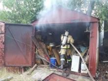 Ночью в ГСК «Дружба» сгорели три частных гаража, в одном из которых находился автомобиль