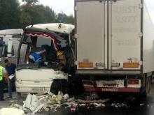 Пассажирский автобус 'Казань - Челябинск' столкнулся с фурой с мороженым в Башкирии