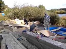 Вода в роднике у Дома лесника уходит в три ручья