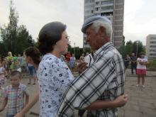 Флеру Андрееву на встрече в 56-м микрорайоне никто вопросами не закидал