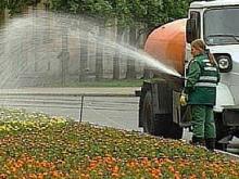 Вопрос челнинки: «Почему в жару не поливают дороги и газоны?»