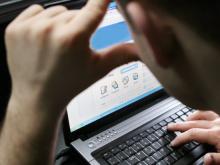 Полиция в Набережных Челнах вычислила пьющую маму, проследив за постом в социальной сети