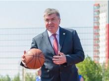 Наиль Магдеев сыграл в баскетбол на новой спортплощадке челнинского института КФУ
