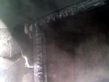 В доме 12/01 из-за упавшей на постель спички выгорела трехкомнатная квартира