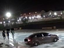 Водитель заехал на автомобиле на 'сухой фонтан' у мечети 'Тауба' и повредил его