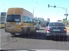 Маршрутка игнорирует выделенную автобусную полосу (видео)