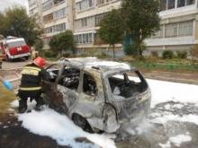 Житель 39 комплекса сгорел в своем автомобиле во дворе жилого дома