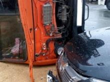 На Казанском проспекте перевернулся 'КАМАЗ' с прицепом, груженый зерном