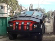 Броневик на базе гоночного 'КАМАЗа' ФСБ использует против боевиков в Дагестане (видео)