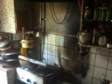 В 17-м комплексе пожарные срезали дверь квартиры, чтобы спасти пьяного пенсионера