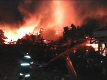 В Нижнекамске произошел крупный пожар в цехе завода бензинов ОАО 'ТАИФ НК'