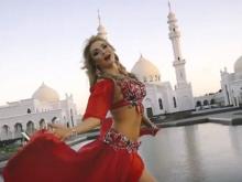 Полуобнаженная татарская певица на фоне мечети вызвала недовольство мусульман