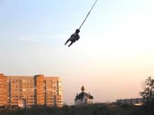 Роупджампинг: В Набережных Челнах 4-летняя девочка прыгнула с моста вместе с мамой