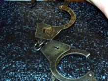 Прокуратура проверит факт посинения рук у задержанного, закованного в наручники в Казани