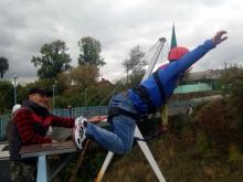 Роупджамперы прыгают с Элеваторного моста уже по трое в одной связке (видео)