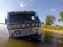 Питерский бизнесмен на гоночном 'КАМАЗе' нарушает природоохранное законодательство (видео)