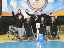 Помогите нашим баскетболистам на колясках сесть в поезд!