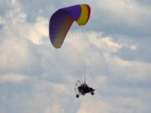 Спасатели обнаружили с параплана лодку пропавших рыбаков. Людей в ней не было