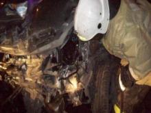 Водитель 'Хундай' проскочил разделительную полосу и врезался во встречный автомобиль