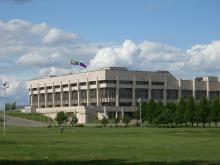 Сотрудников Управления по обеспечению охраны общественного порядка одевают в черную форму