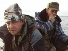 Двух пропавших рыбаков ищут не менее 50 человек - найдены машина, лодка и куртка