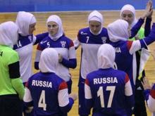 Российские футболистки надели хиджабы, выйдя на матч в Иране