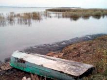 Тонущий рыбак сбросил одежду и проплыл несколько десятков метров. Но до берега было слишком далеко