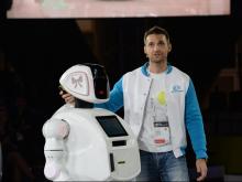 Российская компания продала 35 произведенных ею роботов – продавцов и консультантов
