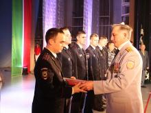 «КАМАЗ» вручил челнинским полицейским на их праздник подарок - сертификат на 15 компьютеров