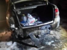 Ночью во дворе жилого дома 7/3 в поселке ГЭС кто-то поджег автомобиль «Лада Гранта»