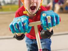 В магазине 'Спортмастер' столкнулись двое детей на самокате и велосипеде. За это оштрафовали магазин