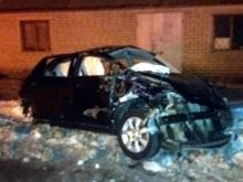 В Мамадыше автомобиль 'Ниссан' въехал в жилой дом. 6 пострадавших привезли в челнинскую БСМП