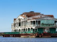 Владельца плавучего ресторана «Венеция» наказали за проведенный банкет 
