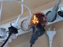 Как избежать пожара из-за перегруза розетки