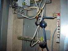 Житель поселка ГЭС поджег электрощит в доме 56/13 - мстил бывшей сожительнице и ее родителям