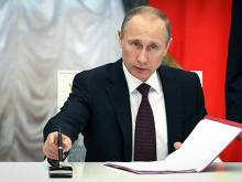 Президент России объявил 'налоговые каникулы' для репетиторов, нянь, сиделок и домработниц