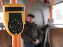 Беcконтактная оплата в автобусах и трамваях: какие банковские карты и смартфоны для нее подходят