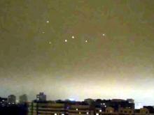 Хаотичные 'танцы' НЛО запечатлели над Набережными Челнами (видео)