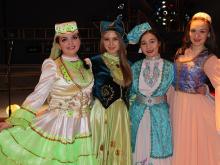 В Набережных Челнах выбрали «Умелую невестку», проверив, как она готовит чак-чак