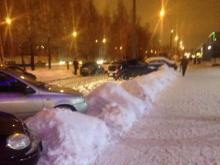 Челнинка обвинила дворников: Они мешают выезду автомобилей с парковки, не очищая перед ними снег