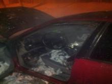 Во дворе жилого дома 3/01 рано утром обгорел автомобиль «Опель Астра»