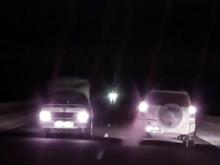Открывшийся капот автомобиля на трассе 'Казань - Чистополь' чуть не спровоцировал ДТП (видео)