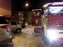В Казани в огне погиб мужчина - пожарные ждали, пока эвакуируют машины, мешающие проезду
