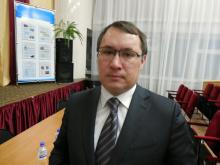 Директор УК «Паритет» обещает жителям 47 комплекса отгородить газоны и тротуары от автомобилей