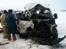 Фура из Татарстана столкнулась в Башкирии с пассажирским микроавтобусом - 2 человека погибли