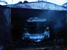 В поселке Татарстан сгорела иномарка. Пострадавший автовладелец обвинил в пожаре мышей.