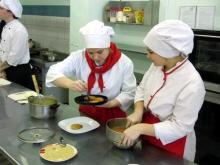 Директор комбината 'Школьное питание' расскажет, чем кормят детей в детсадах и школах Челнов