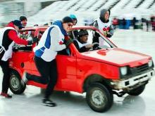 Автомобилями 'Ока', собранными в Набережных Челнах, на Урале играют в кёрлинг (видео)