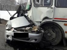 В столкновении автобуса и 'Дэу Матиз' по пути в Раифу погибла водитель легковушки (страшное видео)