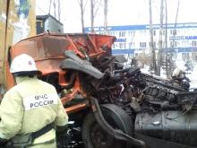 Скончался 33-летний водитель КАМАЗа-бензовоза, врезавшийся утром в припаркованную фуру